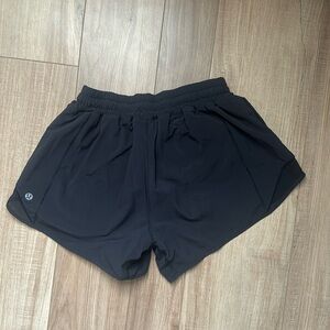 Lululemon black high rise hotty hot short size 6 4”